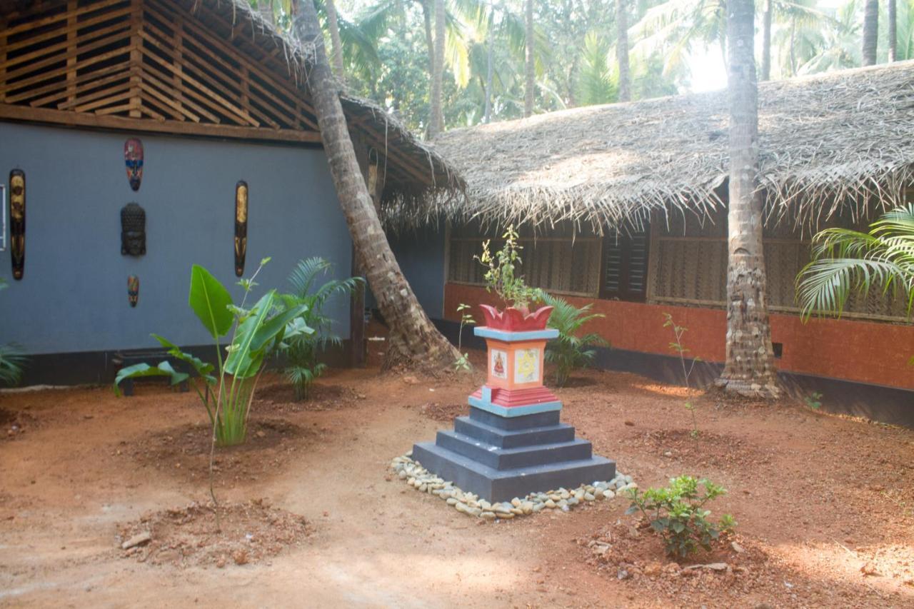 Palm Trees Ayurvedic Heritage Patnem Beach Exterior photo