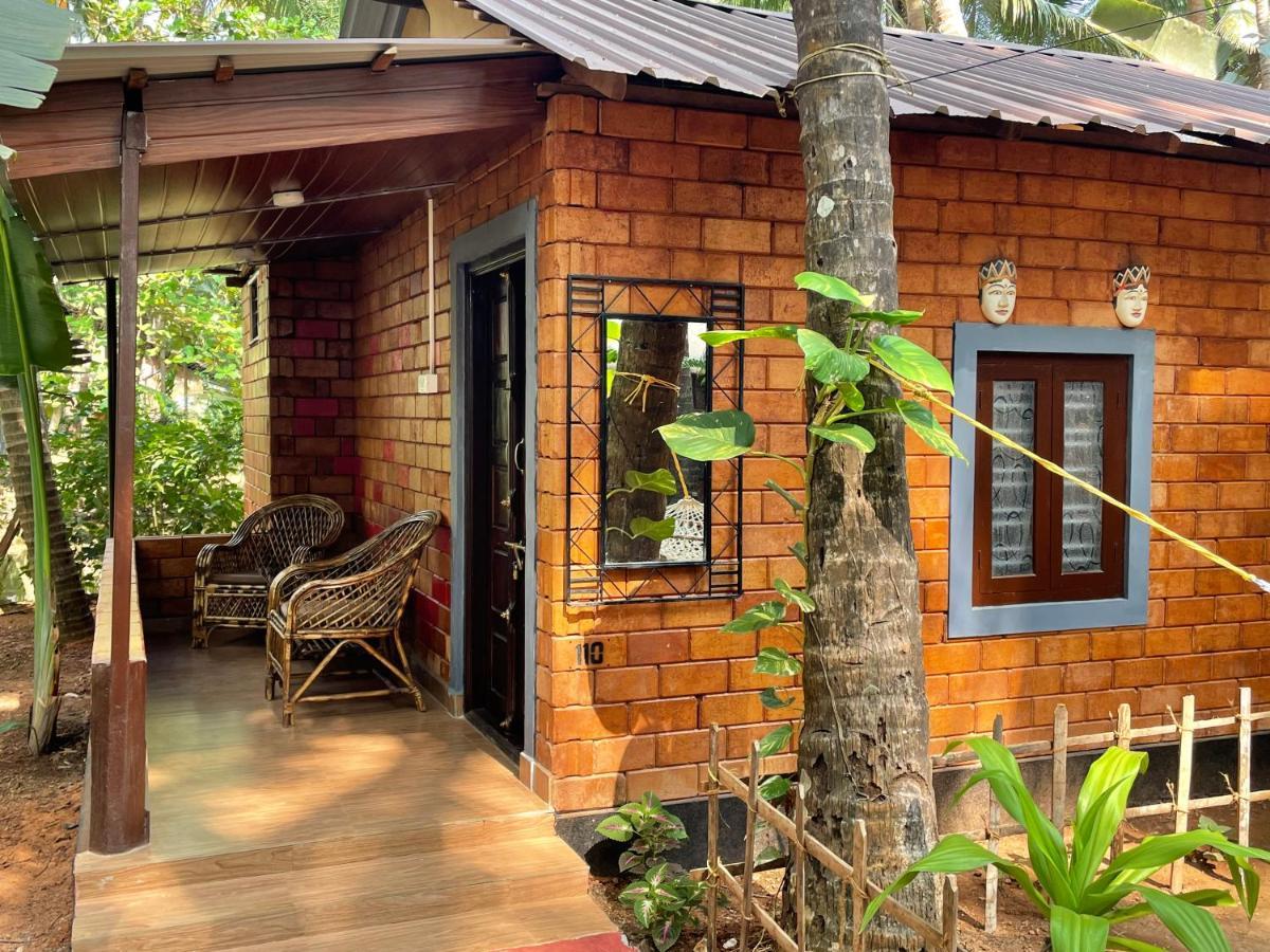 Palm Trees Ayurvedic Heritage Patnem Beach Exterior photo