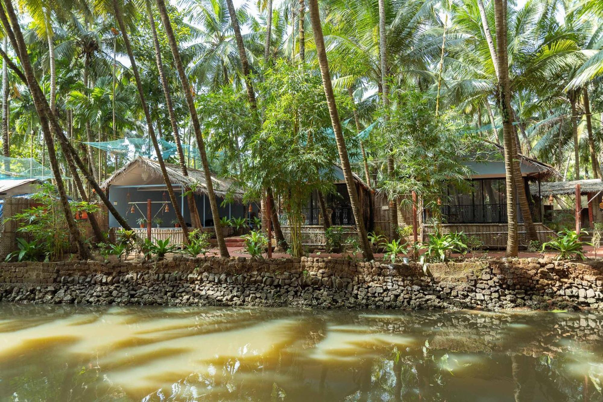 Palm Trees Ayurvedic Heritage Patnem Beach Exterior photo