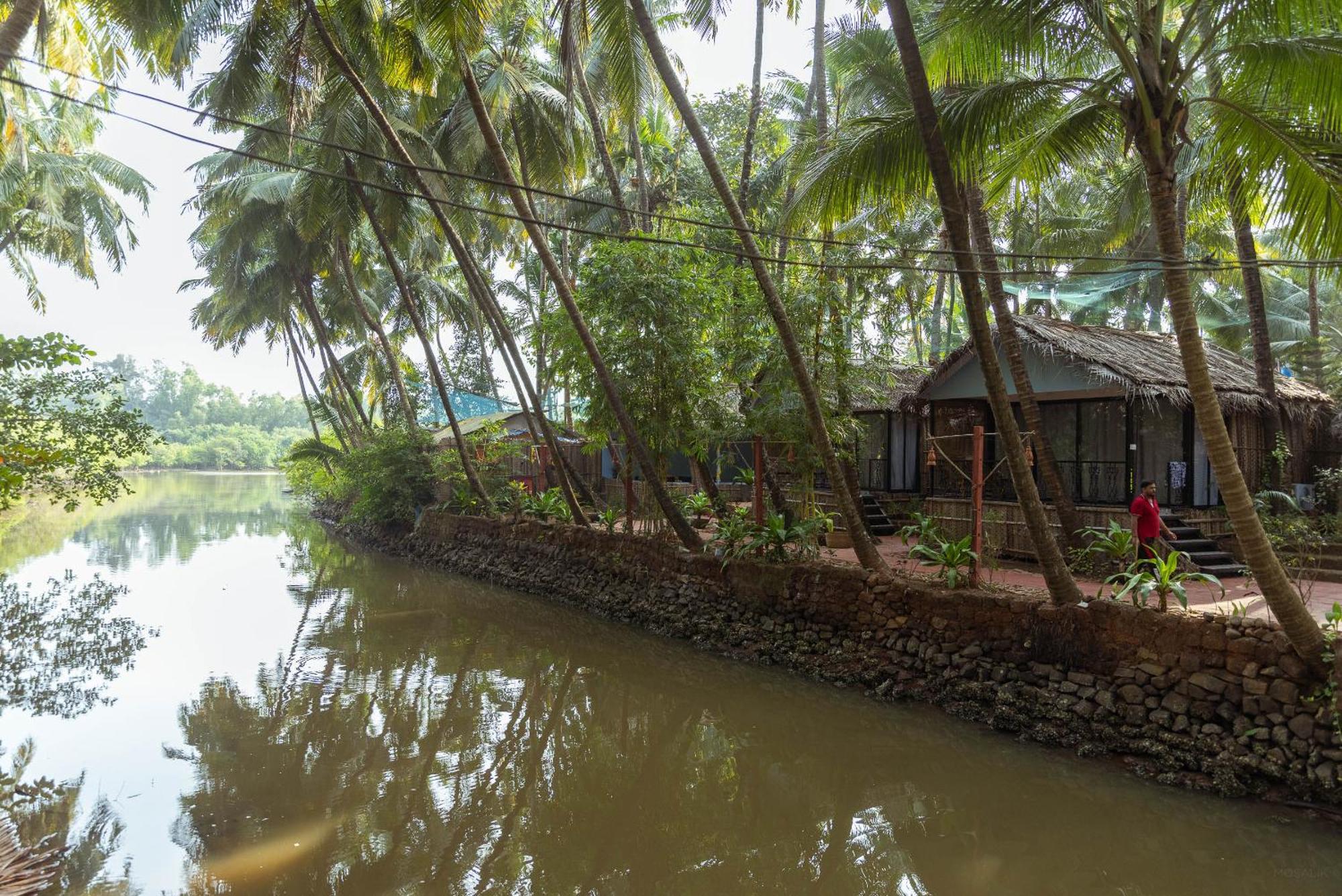 Palm Trees Ayurvedic Heritage Patnem Beach Exterior photo