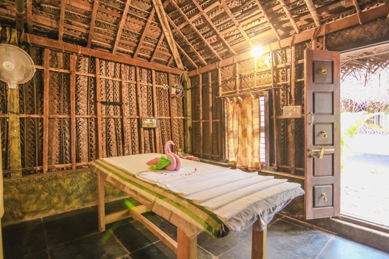 Palm Trees Ayurvedic Heritage Patnem Beach Exterior photo