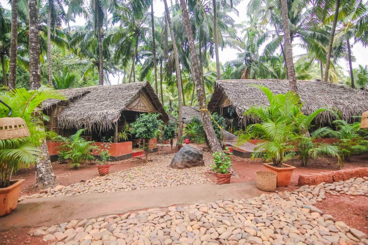 Palm Trees Ayurvedic Heritage Patnem Beach Exterior photo